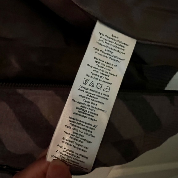 Burton purple Dryride Vest with Hood - Picture 7 of 9